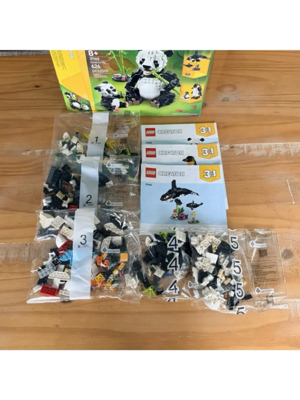 LEGO Creator Panda Family 31165 3-in-1 Set, 626 Pieces NEW Open Box